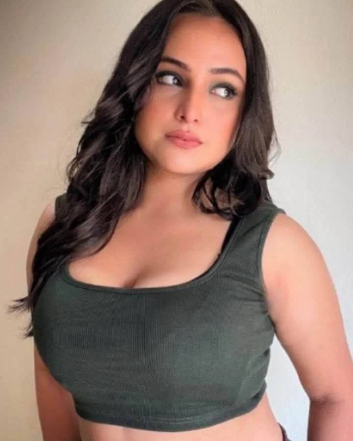 Aliya Naaz hot