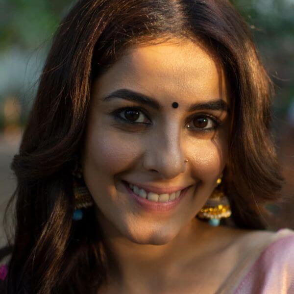 Isha Talwar j